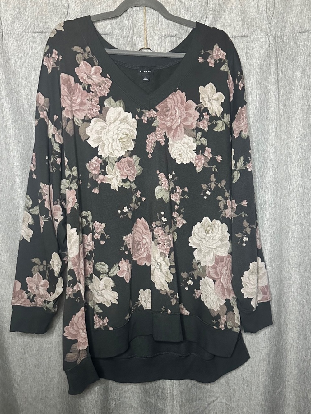 Torrid Size 3 Cozy Fleece V-Neck Step Hem Floral Sweatshirt Pullover 3X